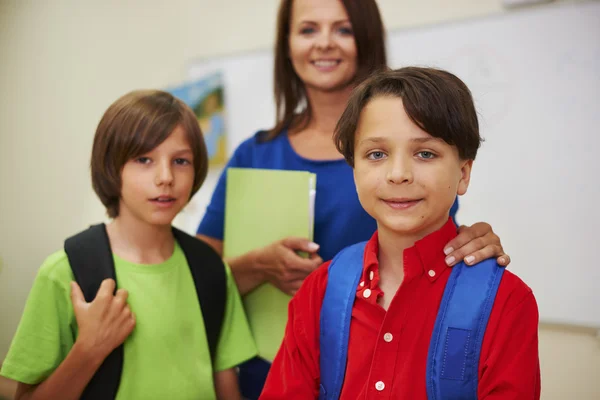 Niños pequeños mientras la lección — Foto de Stock