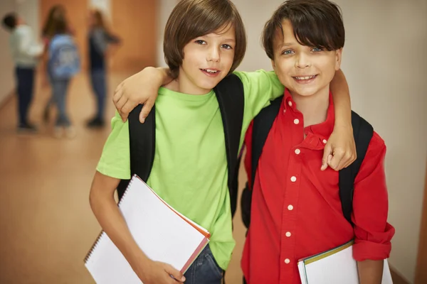 Male pupils standing together — Stock Photo, Image