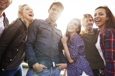 genç arkadaş seyahat