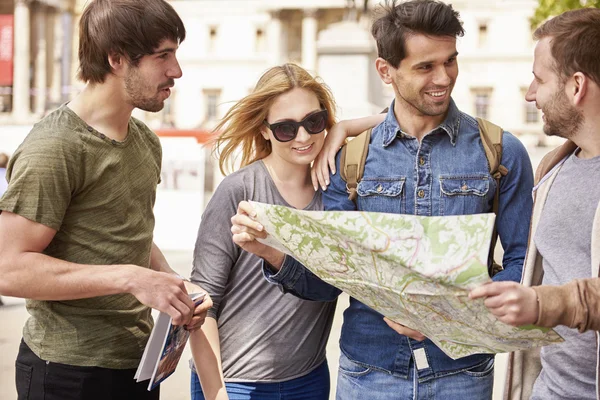 Young friends traveling — Stock Photo, Image