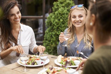 girls Spending time in cafe