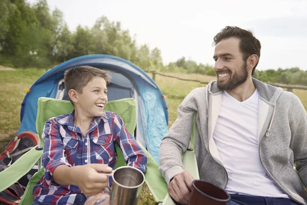 Father and son camping — Stock Photo, Image