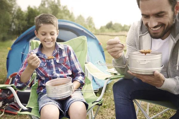 Father and son eating soup — Stock Photo, Image