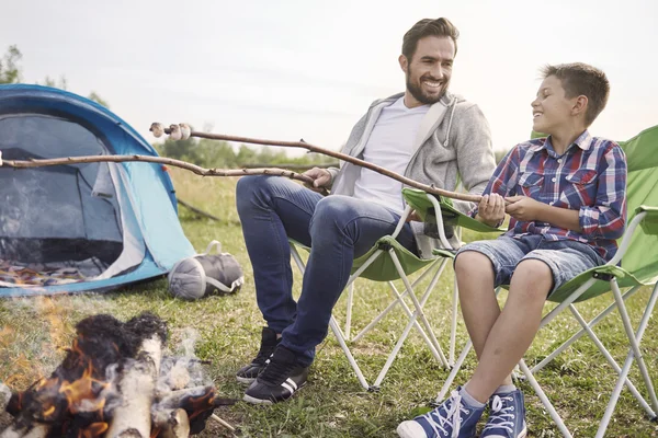 Father with son camping — Stockfoto