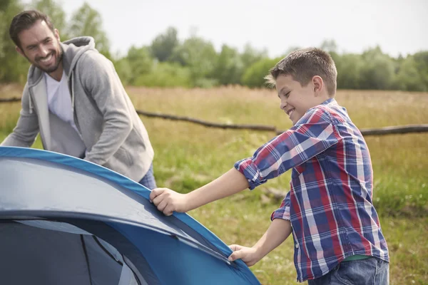 Apa és fia, camping — Stock Fotó