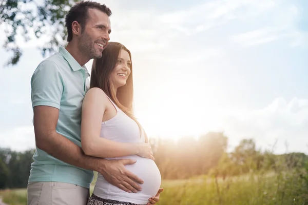 Pregnant woman with young husband — Stock Photo, Image