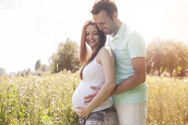 Pregnant woman with young husband — Stock Photo, Image