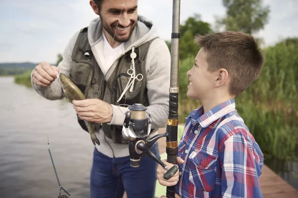 Padre e hijo de pesca — Foto de Stock