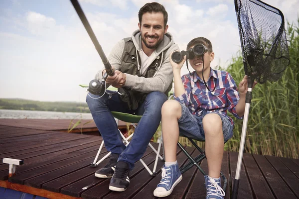 Padre e hijo de pesca —  Fotos de Stock