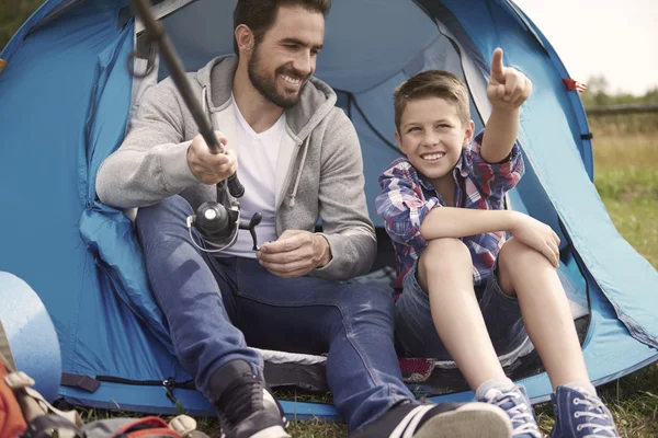 Pai e filho pesca — Fotografia de Stock