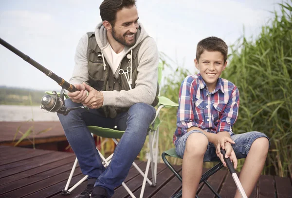 Padre e hijo de pesca — Foto de Stock