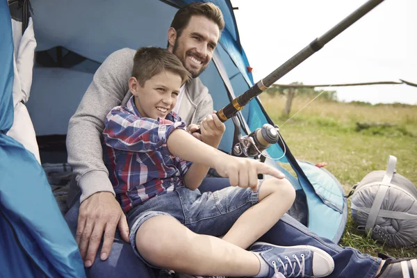 Pai e filho pesca — Fotografia de Stock