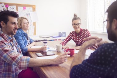 ofiste çalışan komik iş arkadaşları