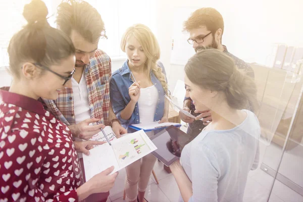 Gente de negocios trabajando juntos — Foto de Stock