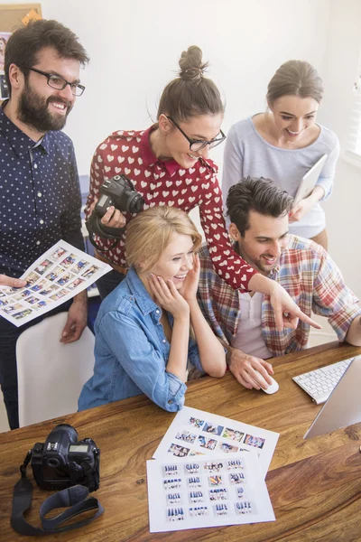 Funny colleagues working in office — Stock Photo, Image