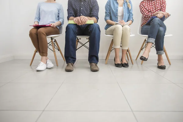 Grappige collega's werken met office — Stockfoto