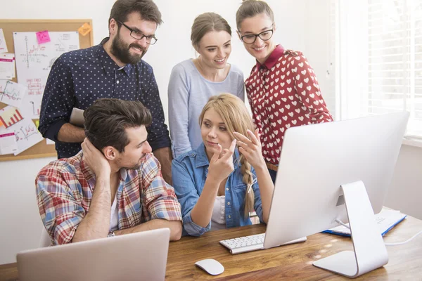 Funny colleagues working in office — Stock Photo, Image