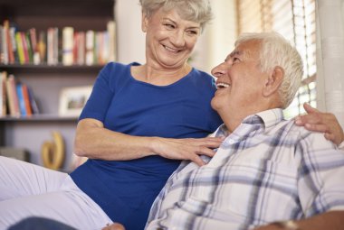 Mutlu yaşlı çift.