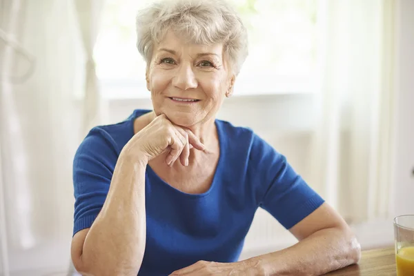 Senior woman in the sunny day — Stock Photo, Image