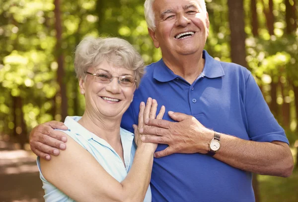 Feliz pareja de ancianos — Foto de Stock