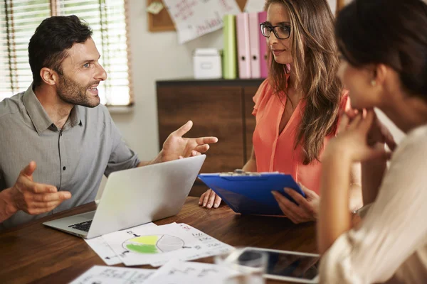 Gente de negocios trabajando juntos — Foto de Stock