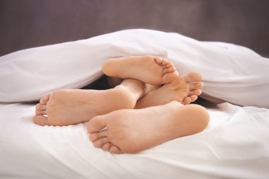 İnsan çıplak ayakları ve