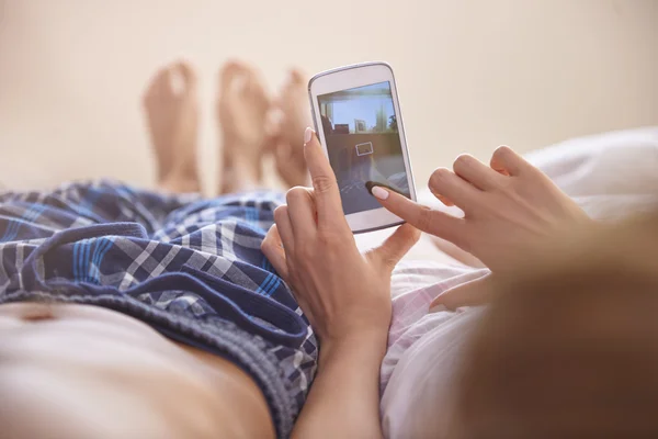 Couple take a selfie of bare feet — Stock Photo, Image