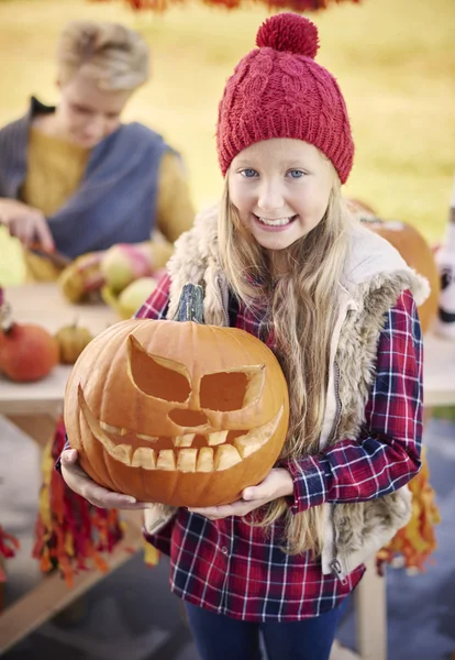 Little girl holding scary pumpkin. — Stock Photo, Image