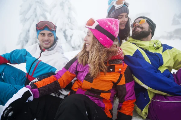 Best friends Preparing for snowboarding — Stock Photo, Image