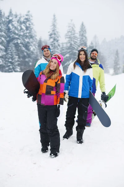A legjobb barátok felkészülés snowboard — Stock Fotó