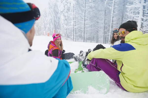 Μεγάλη καιρός για snowboarding με τους φίλους — Φωτογραφία Αρχείου