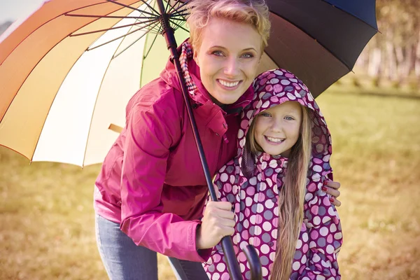 Mother with daughter during the autumnal walk — Stock Photo, Image