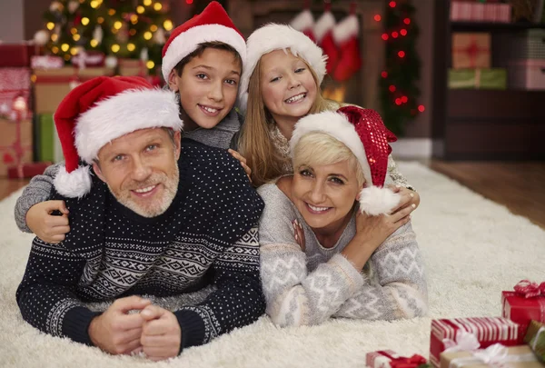 Familia feliz juntos — Foto de Stock