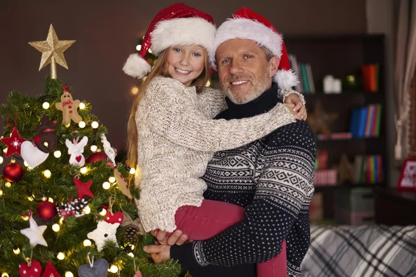 父亲带着女儿在圣诞节 — 图库照片