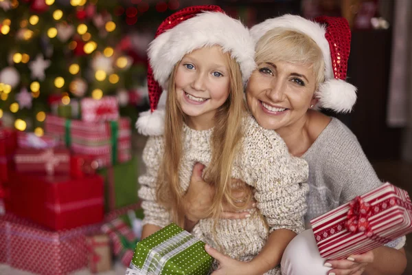 Moeder met dochter met Kerstmis — Stockfoto