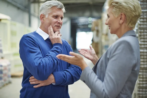 Geschäftsfrau und Geschäftsfrau arbeiten — Stockfoto