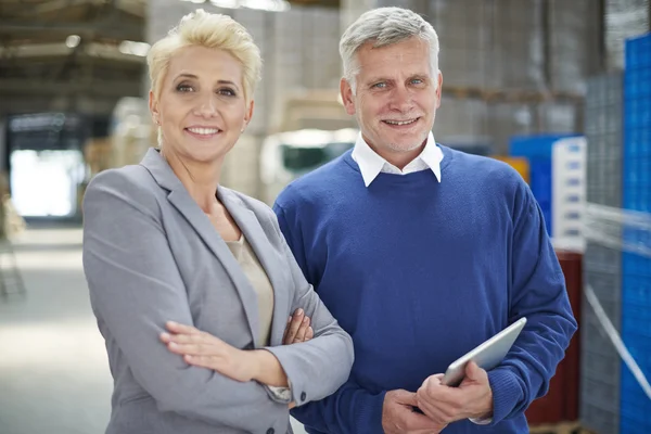 Mujer de negocios y hombre de negocios trabajando — Foto de Stock