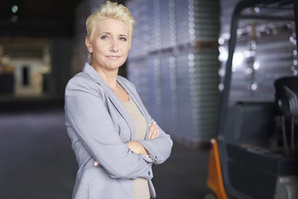 Businesswoman working in warehouse — Stock Photo, Image