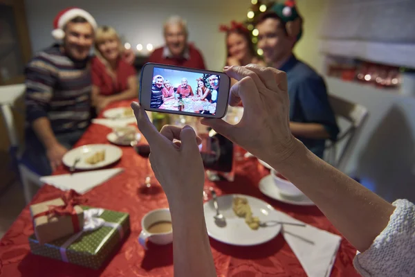 Familia feliz en Navidad —  Fotos de Stock