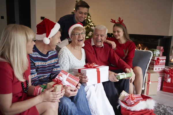 Op Kerstmis en gelukkige familie — Stockfoto