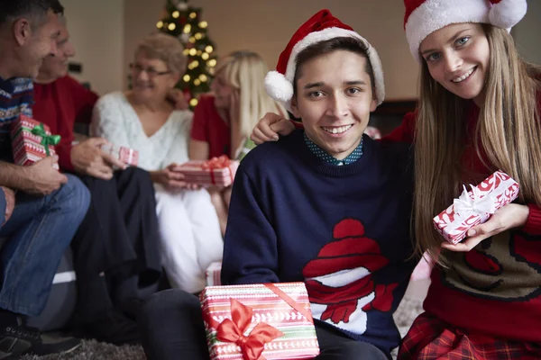 Famiglia felice a Natale — Foto Stock