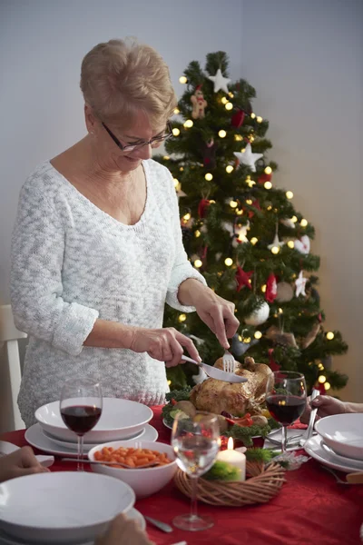 クリスマスに陽気な祖母 — ストック写真