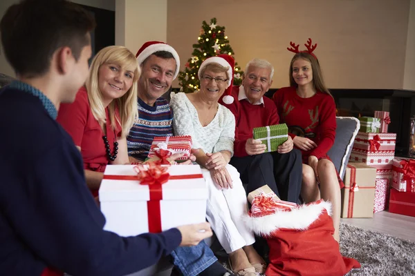 Op Kerstmis en gelukkige familie — Stockfoto