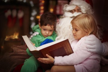 Çocuklara hikaye için Noel Baba hikaye anlatımı