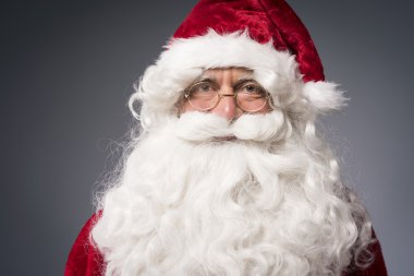 Beyaz sakallı Noel Baba