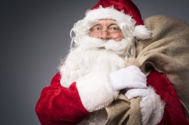 Beyaz sakallı Noel Baba