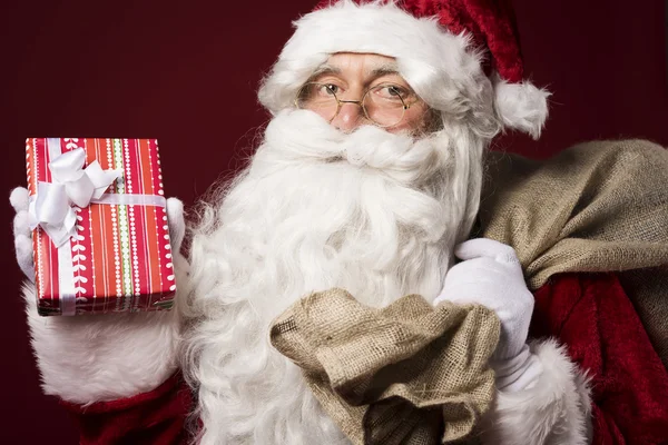 Santa Claus con barba blanca — Foto de Stock