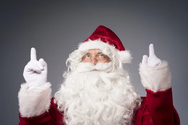 Santa Claus señalando hacia arriba — Foto de Stock