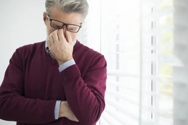 Uomo d'affari che lavora in ufficio — Foto Stock