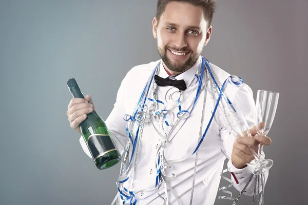 Mann mit Flasche Champagner — Stockfoto